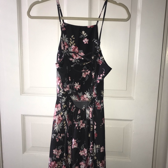 Lace Up Back Hollister Dress - Picture 3 of 4